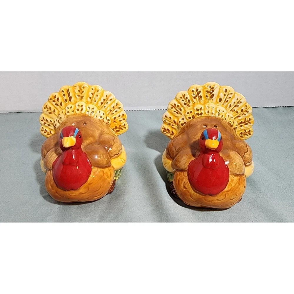 Thanksgiving Turkey Salt and Pepper Shakers‎